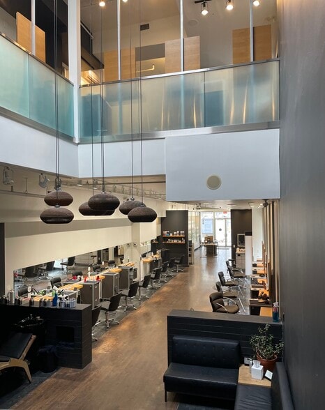 More Photos Of 269 Queen St W, Toronto Storefront Retail Residential For Lease