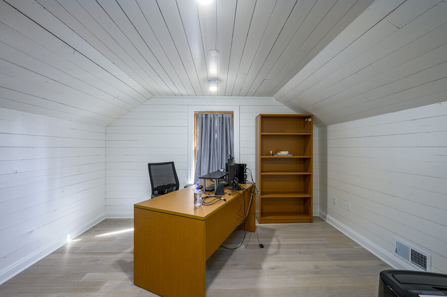 More Photos Of 636 NE Baker St, Mcminnville Freestanding For Sale