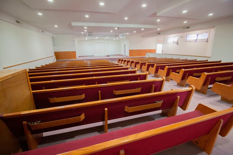 More Photos Of 622 W Kalamazoo Ave, Kalamazoo Religious Facility For Sale