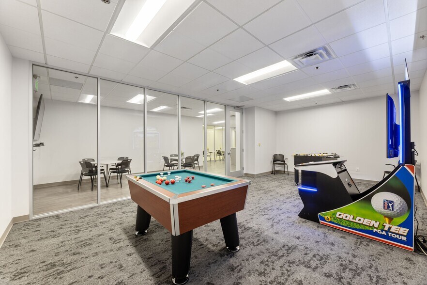 More Photos Of 2100-2120 W Walnut Hill Ln, Irving Office For Lease