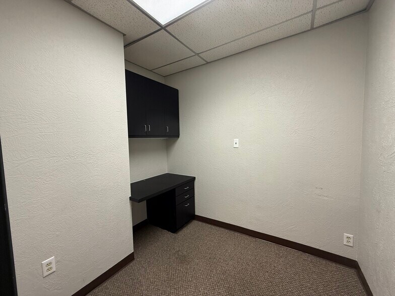 More Photos Of 505 E 3rd St, Bartlesville Unknown For Lease