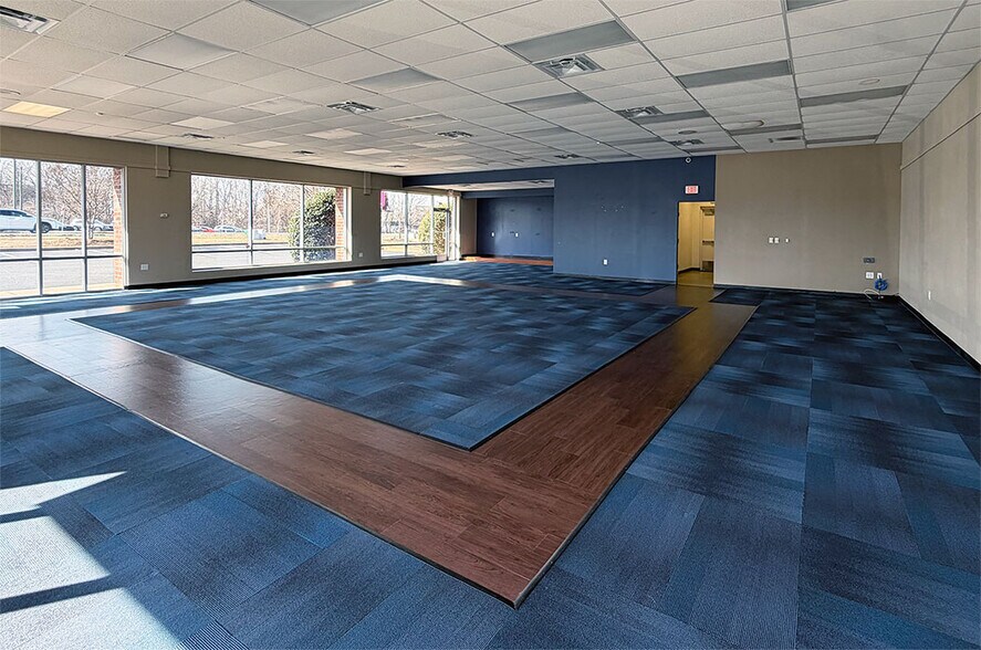 More Photos Of 2410 W Roosevelt Blvd, Monroe Freestanding For Lease