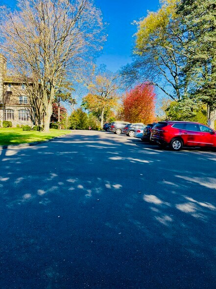 More Photos Of 139 E Putnam Ave, Greenwich Office For Lease