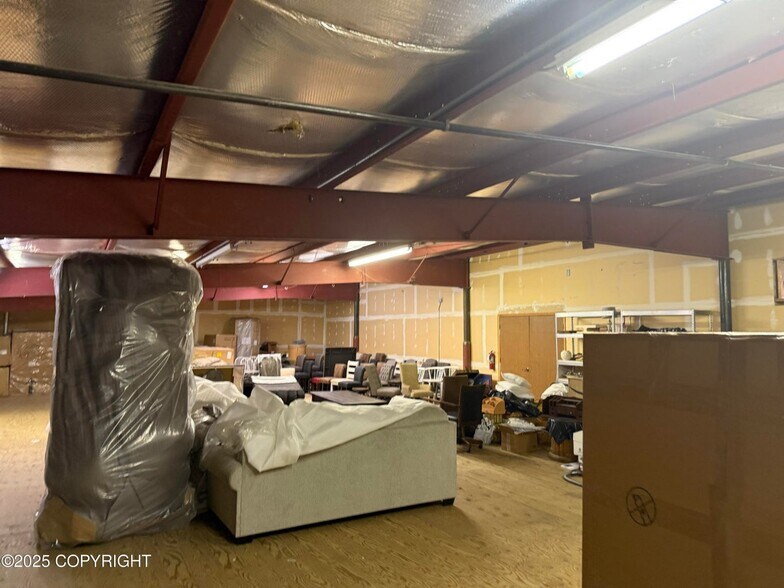 More Photos Of 651 N Shoreline Dr, Wasilla Showroom For Sale