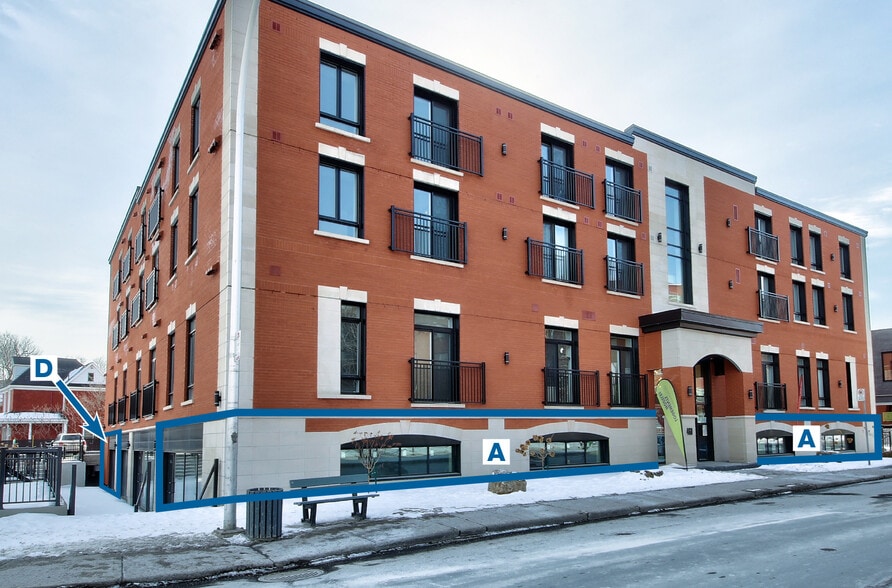Primary Photo Of 450-460 Rue Saint-Charles O, Longueuil Apartments For Lease