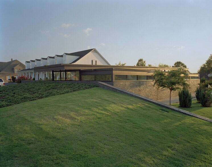 More Photos Of 2671 Appling Rd, Memphis Office For Sale