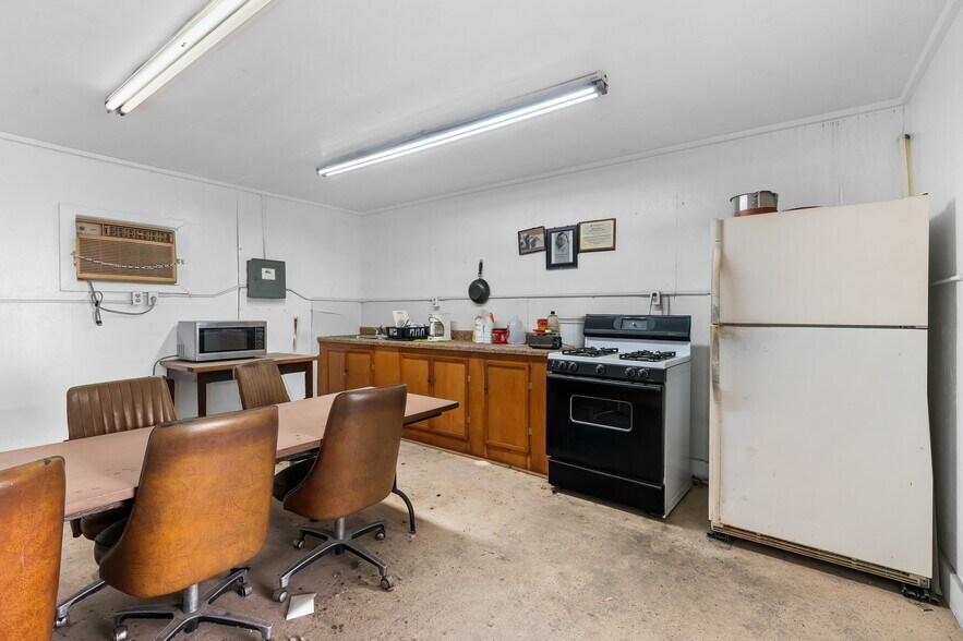 More Photos Of 3314 Carr St, Houston Manufacturing For Sale