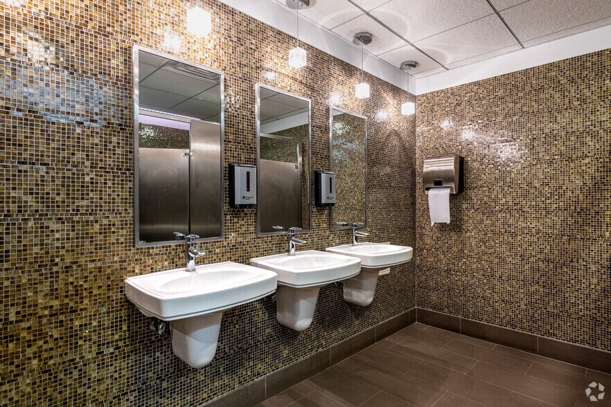 More Photos Of 100 Dutch Hill Rd, Orangeburg Office For Sale