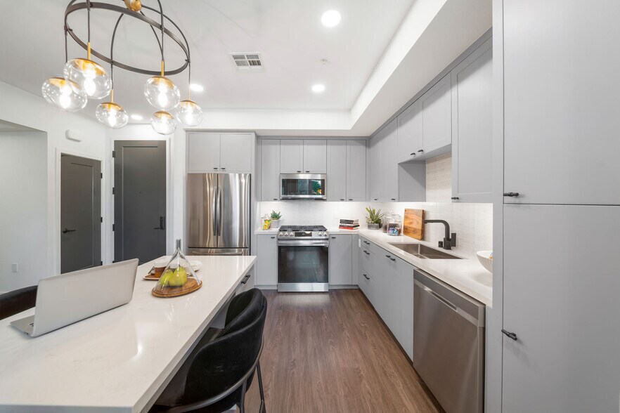 More Photos Of 585 Anton Blvd, Costa Mesa Apartments For Lease