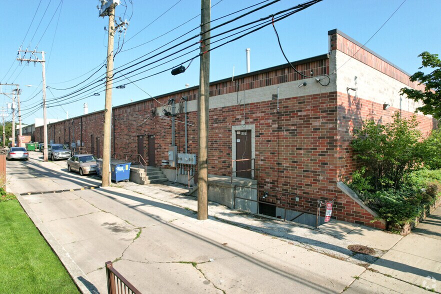 More Photos Of 6301-6405 North Ave, Oak Park Unknown For Lease