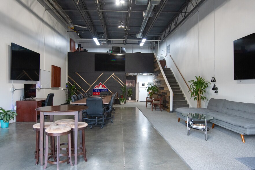 More Photos Of 4605 Quebec St, Denver Light Distribution For Sale