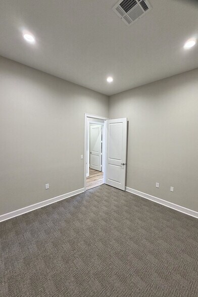 More Photos Of 625 Regal Row, Montgomery Office For Lease