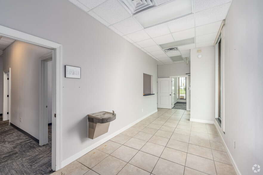 More Photos Of 401 W International Speedway Blvd, Daytona Beach Freestanding For Sale