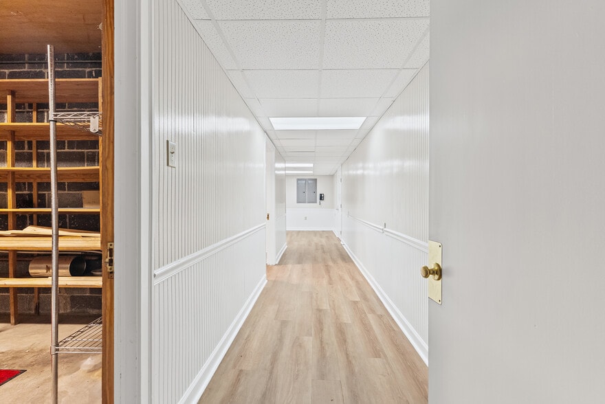 More Photos Of 525 7th St, Altavista Office For Sale