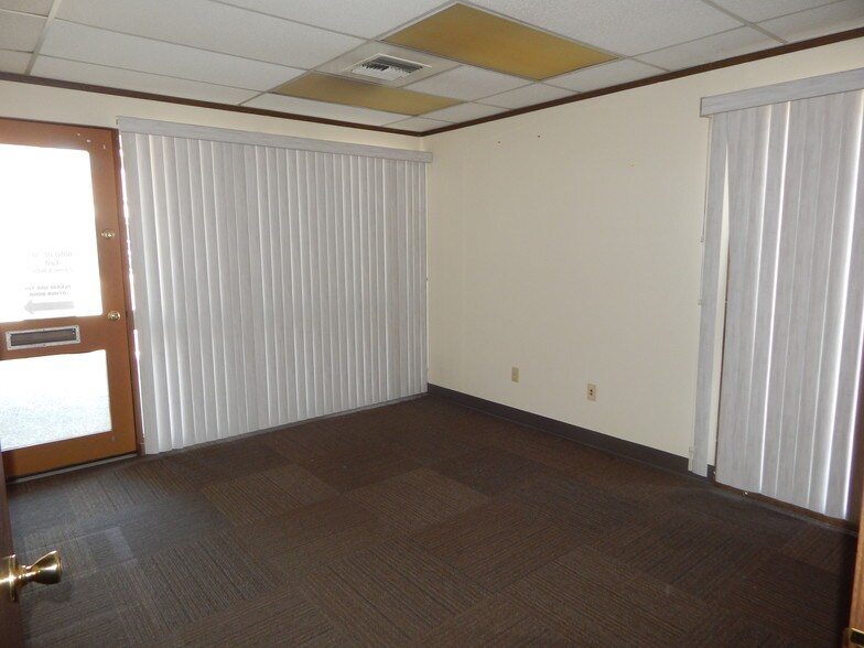 More Photos Of 6050 20th St E, Fife Office For Lease