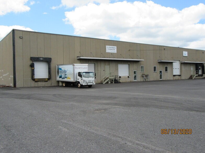 More Photos Of 4628-4632 Crossroads Park Dr, Liverpool Warehouse For Lease