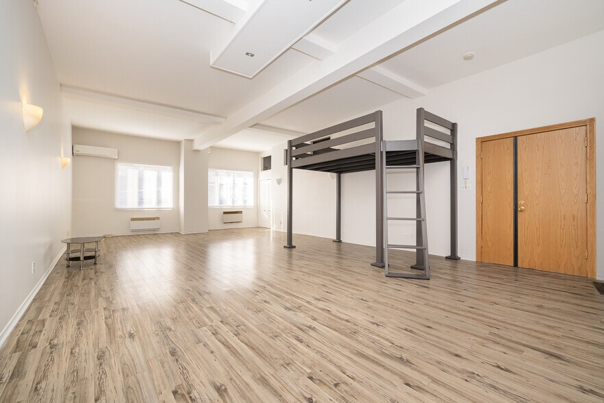 More Photos Of 6982-6984 Saint-Hubert Rue, Montréal Storefront Retail Residential For Sale