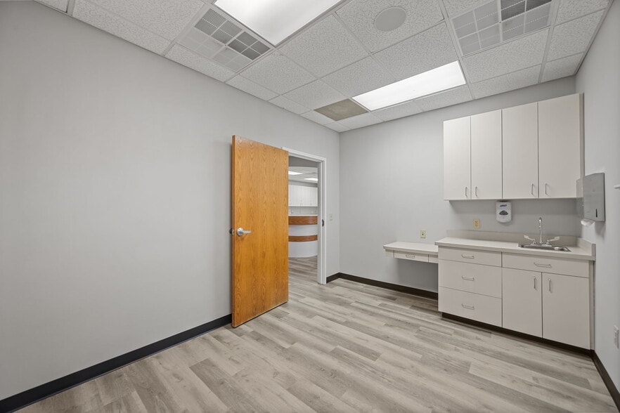 More Photos Of 2450 Emerald Pl, Greenville Medical For Lease