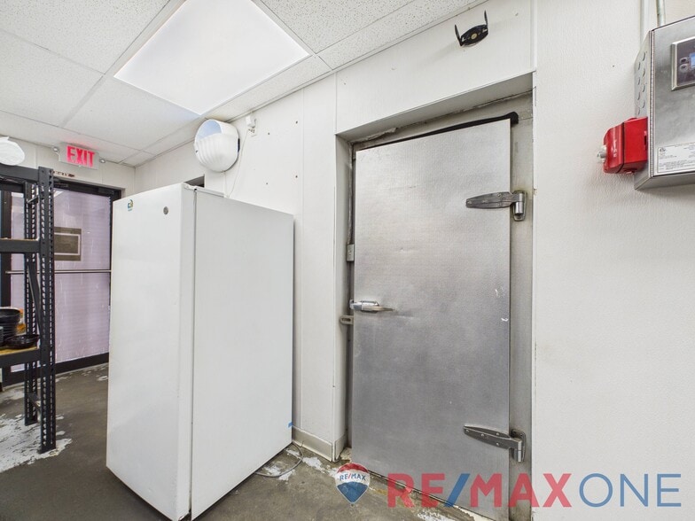 More Photos Of 108 W Kansas Ave, Garden City Office For Sale