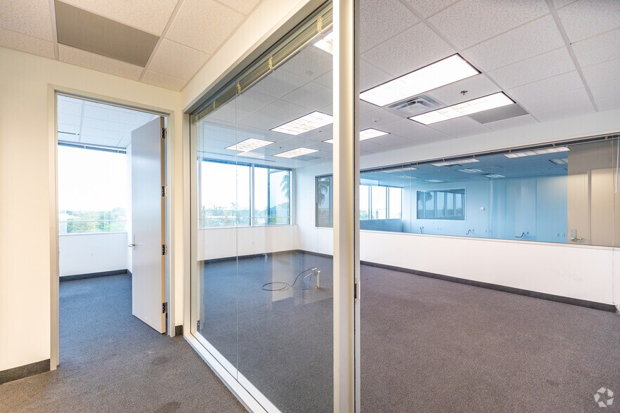 More Photos Of 2400 E Commercial Blvd, Fort Lauderdale Office For Lease