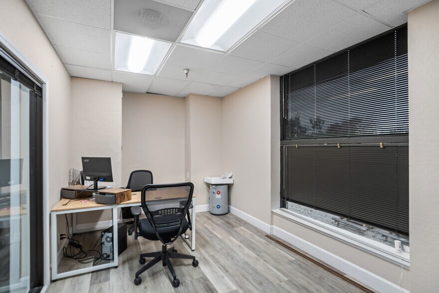 More Photos Of 894 Faulstich Ct, San Jose Warehouse For Sale