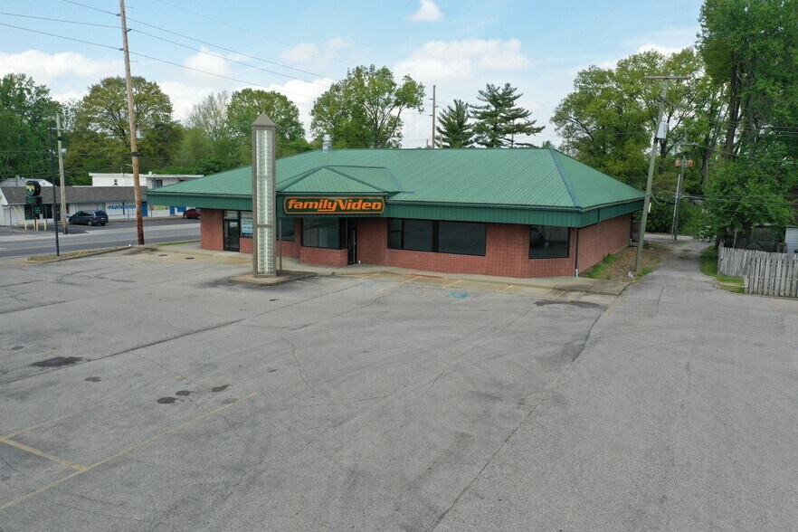 More Photos Of 2000 Covert Ave, Evansville Freestanding For Lease