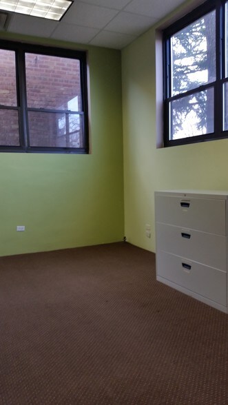 More Photos Of 8049-8051 Ridgeway Ave, Skokie Flex For Lease