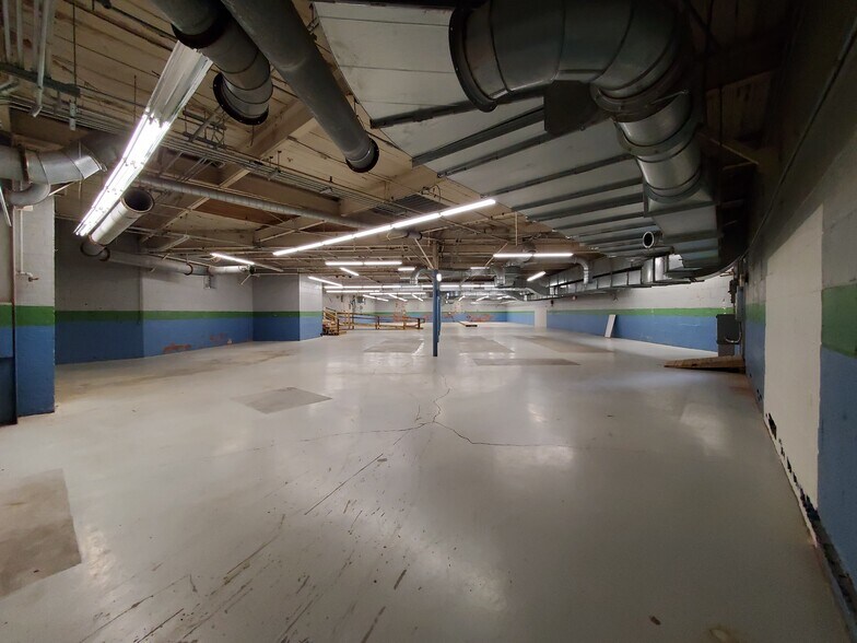 More Photos Of 98 E Adams St, Forsyth Warehouse For Sale