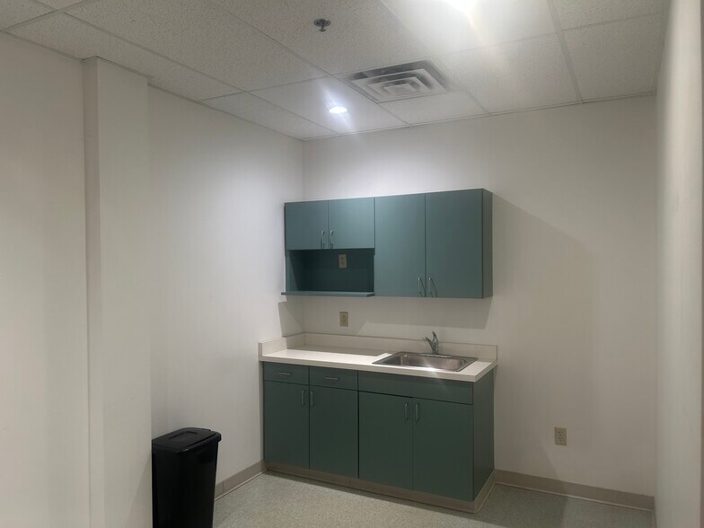 More Photos Of 760 Canning Pky, Victor Light Distribution For Lease