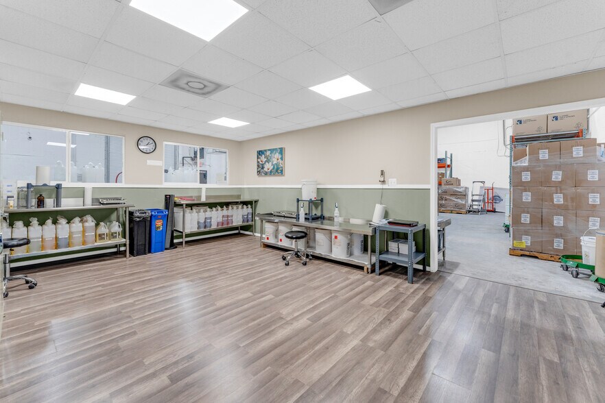 More Photos Of 501-513 Old Griffin Rd, Dania Warehouse For Sale