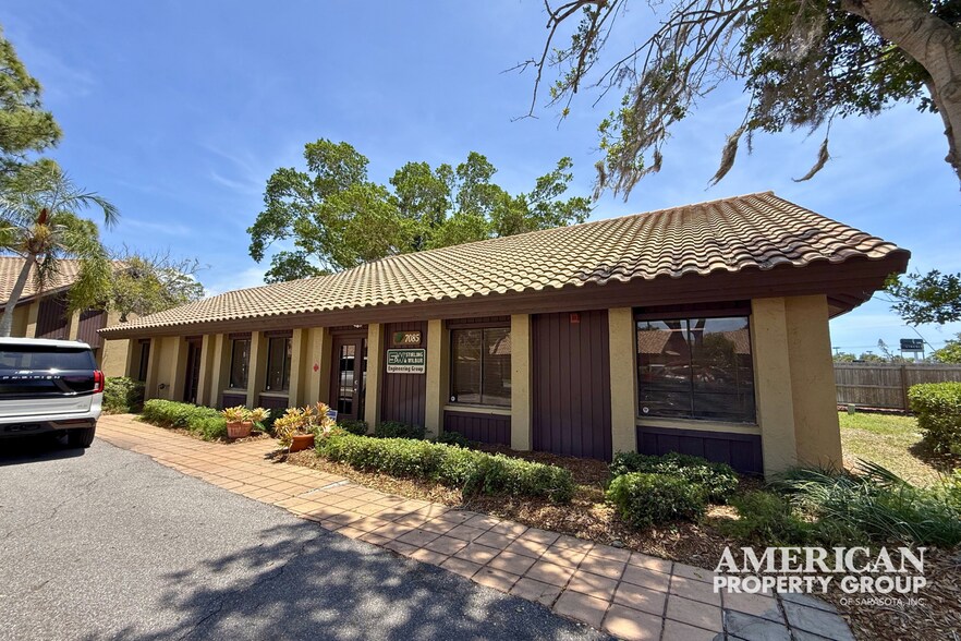 Primary Photo Of 7085 S Tamiami Trl, Sarasota Office For Sale