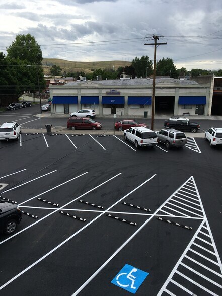 More Photos Of 124 S Main St, Pendleton Storefront Retail Office For Lease