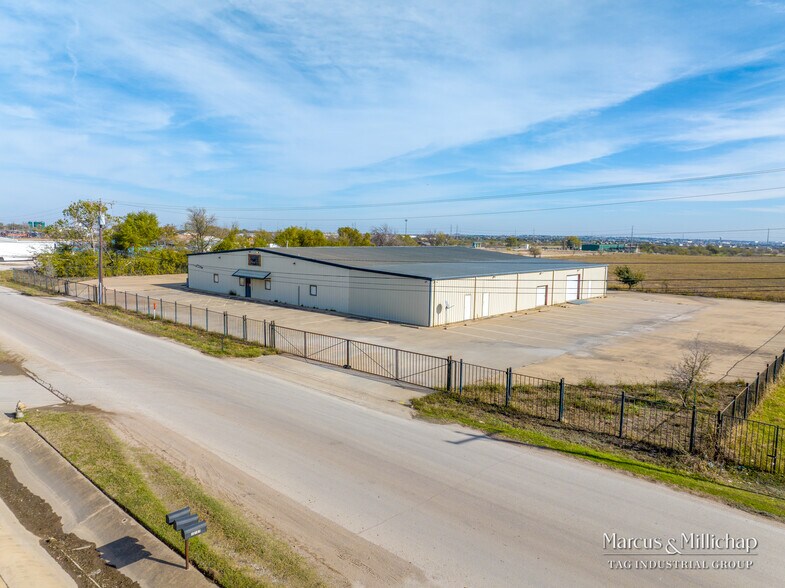 More Photos Of 10100 Hicks Field Rd, Fort Worth Warehouse For Sale