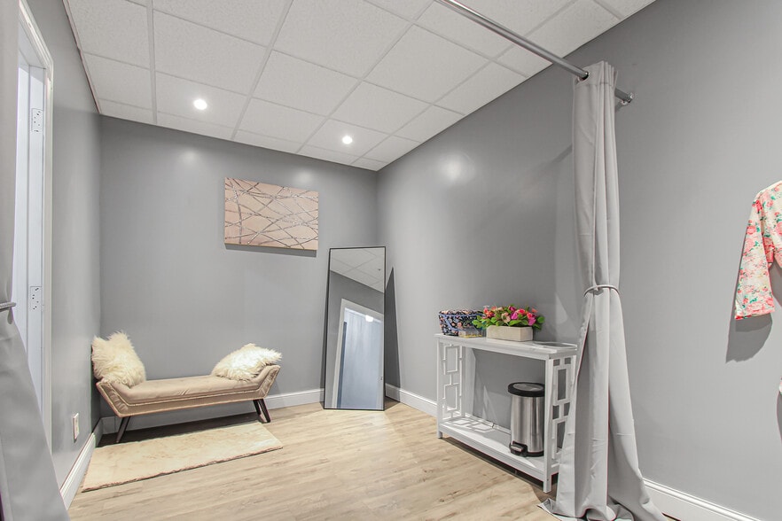 More Photos Of 911 Madison Ave, Toledo Apartments For Lease