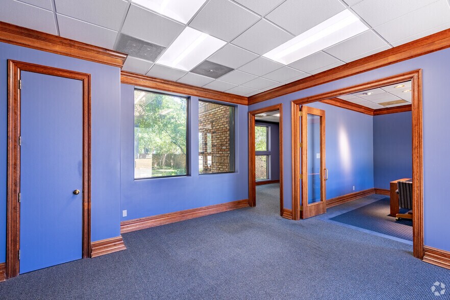More Photos Of 440 N Center St, Arlington Office For Sale