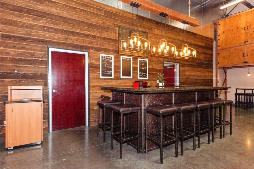 More Photos Of 7970 Cherry Ave, Fontana Showroom For Lease