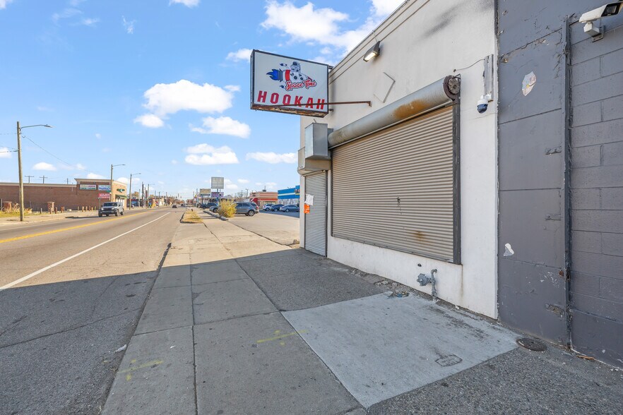 More Photos Of 7606 E 7 Mile Rd, Detroit Storefront For Sale