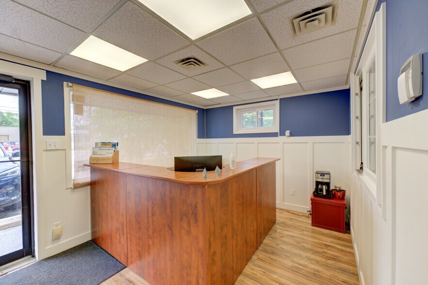 More Photos Of 127 Charing Cross St, Brantford Office For Lease