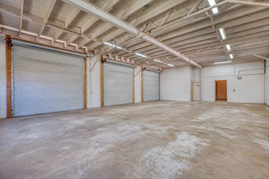 More Photos Of 2810 W Highway 1431, Kingsland Flex For Sale