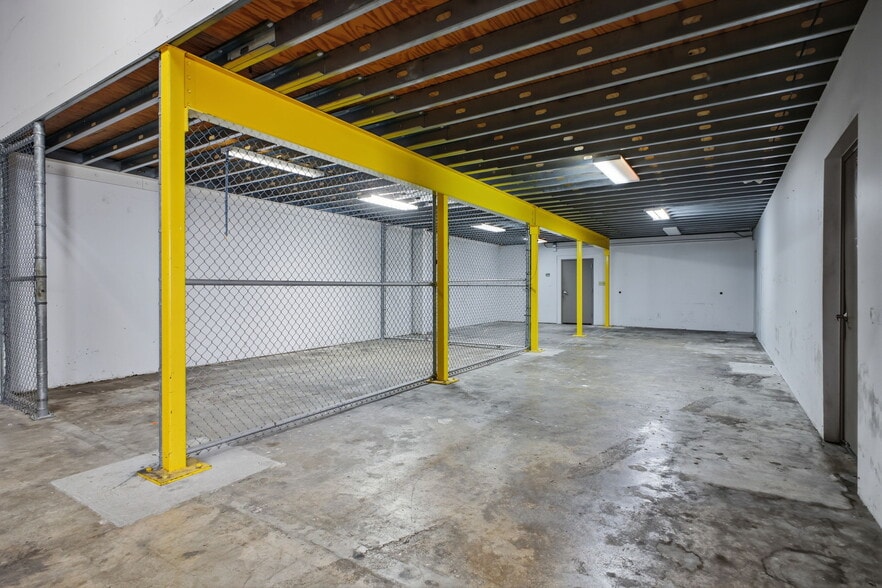 More Photos Of 2110 Mannix Dr, San Antonio Light Distribution For Sale