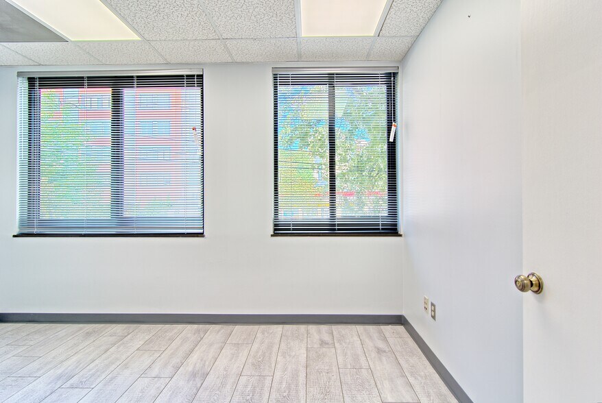 More Photos Of 7960-7990 Old Georgetown Rd, Bethesda Medical For Lease