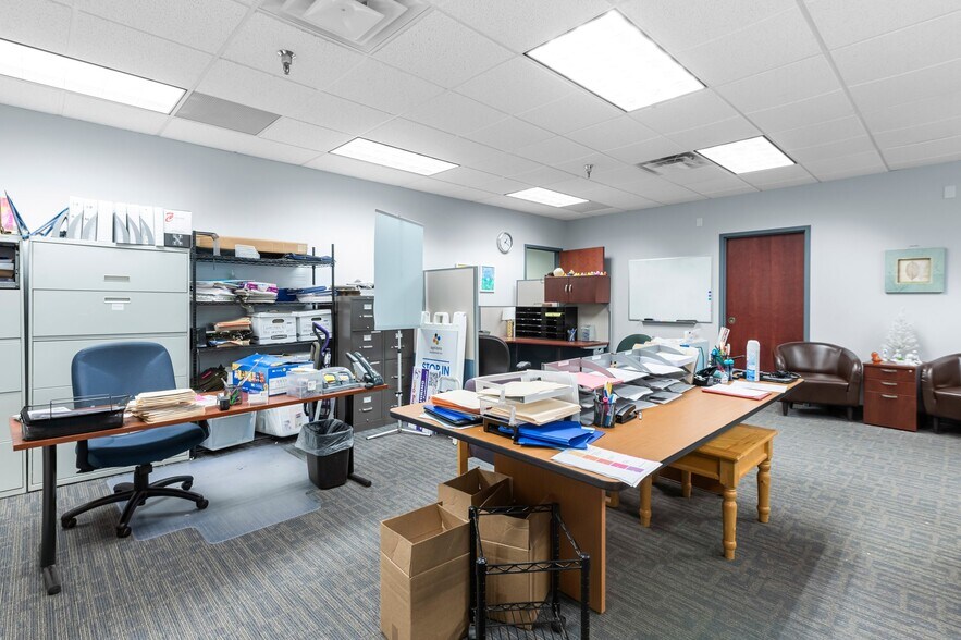 More Photos Of 501-617 Travelers Trl, Burnsville Research And Development For Lease