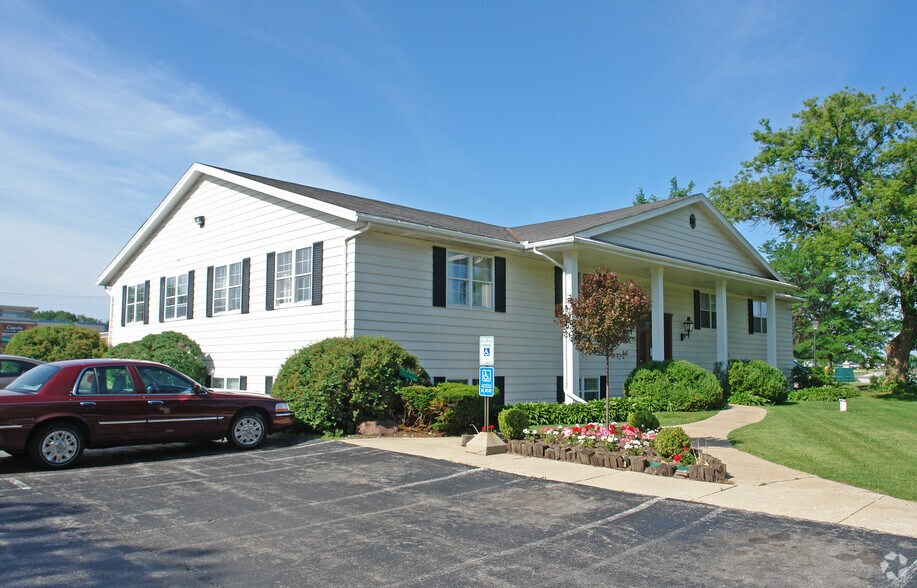 More Photos Of 15285 Watertown Plank Rd, Elm Grove Office For Lease