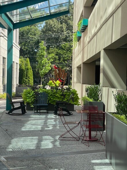 More Photos Of 6795 Poplar Ave, Germantown Office For Lease