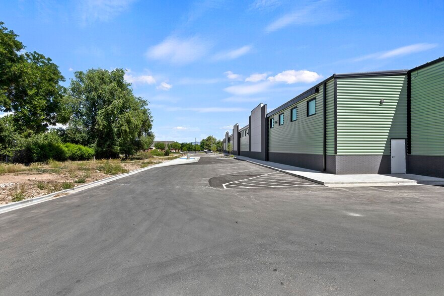 More Photos Of 335 S Locust Grove Rd, Meridian Manufacturing For Sale