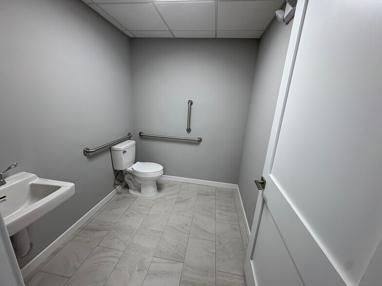 More Photos Of 408 Bethel Rd, Somers Point Office For Sale