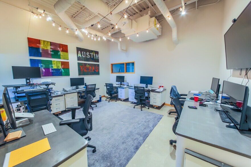 More Photos Of 5540 N Lamar Blvd, Austin Loft Creative Space For Lease