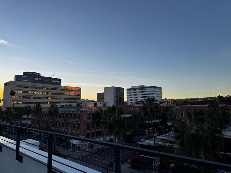 More Photos Of 390 N Bedford Dr, Beverly Hills Restaurant For Lease