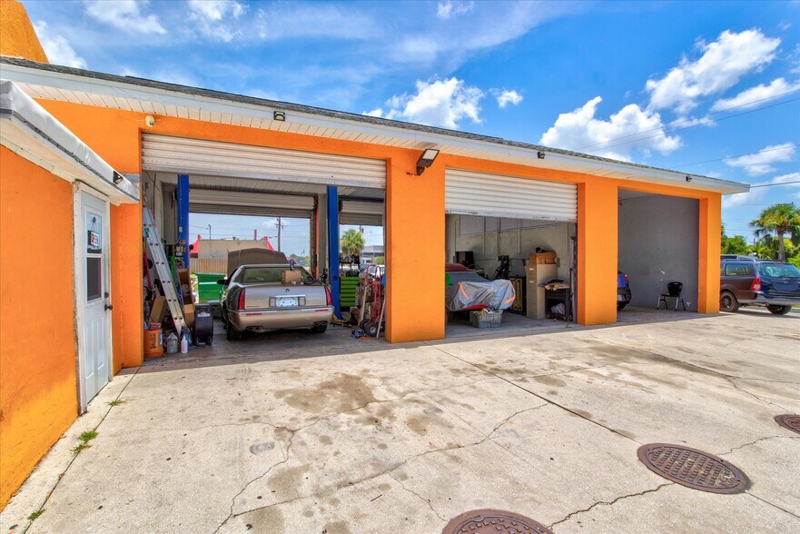 More Photos Of 15182 Dahlgren Ave, Port Charlotte Carwash For Sale