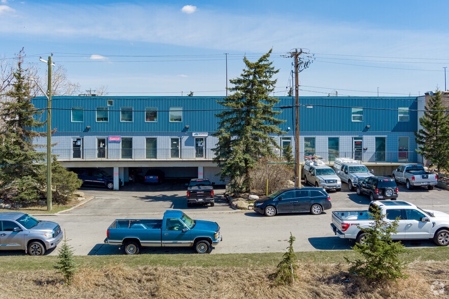 Primary Photo Of 3-9 Skyline Cres NE, Calgary Warehouse For Lease
